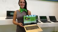 Acer Swift 7: Nejtenčí notebook historie měří v pase o zlomek milimetru méně než jeden centimetr. Je tak tenký, že vedle loňského modelu ultrabooku stejné značky poskládáte na sebe dva Swifty. Extrémně tenkého profilu notebooku dosáhl Acer díky využití nových procesorů Intel a odolnému sklu Gorilla Glass, které zvyšuje odolnost displeje. Cena 35 tisíc korun je překvapivě rozumná, nižší než u nejtenčích počítačů Lenova, Asusu nebo Applu.