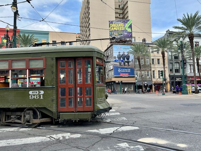 New Orleans. Nejstarší stále fungující tramvajová linka na světě.