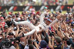 Hamilton i Mercedes chtějí na domácí půdě odčinit debakl z Rakouska