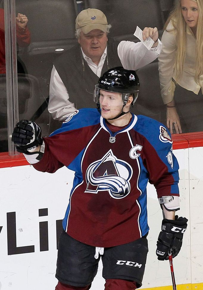 Colorado Landeskog slaví branku v NHL 2013