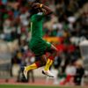 Kamerunec Jean Makoun slaví gól v kvalifikaci o MS do sítě Maroka.