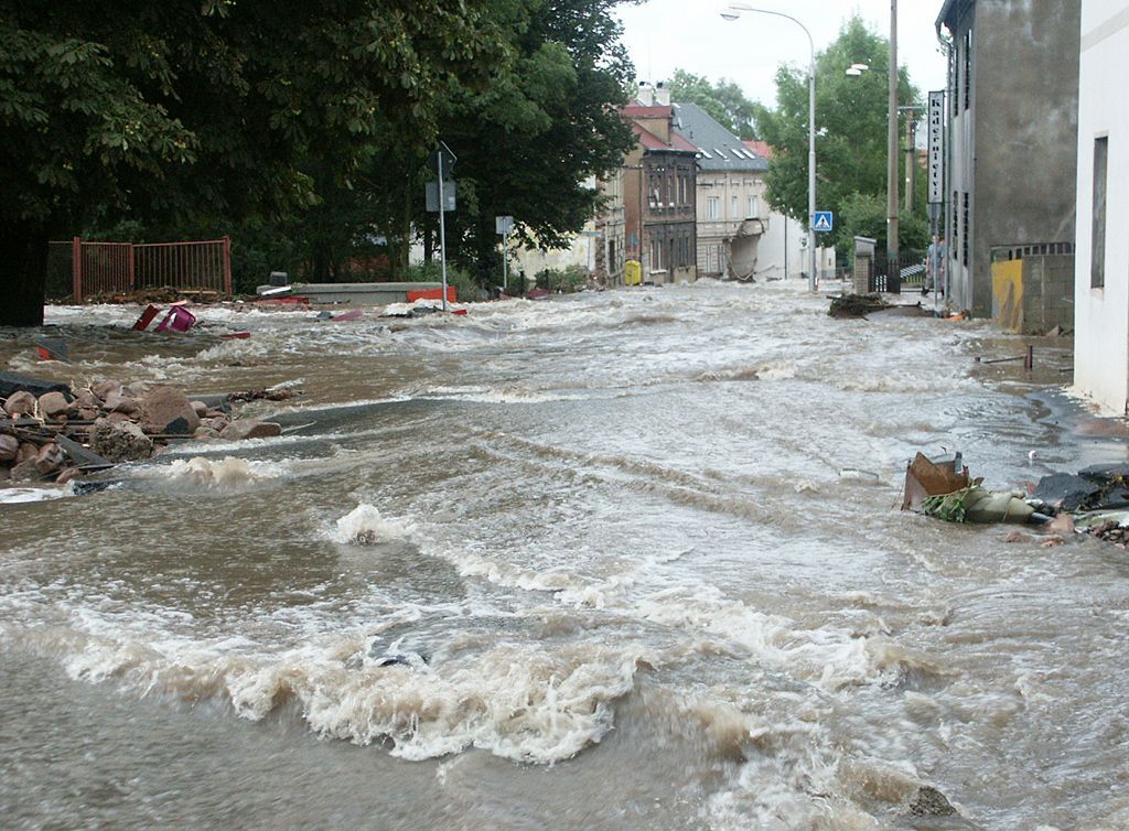 Foto: Povodně v roce 2002 v povodí Ohře a Labe / Dubí na Teplicku