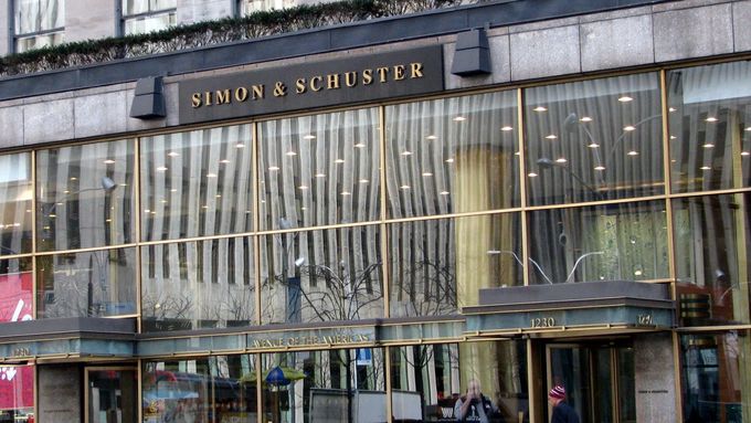 Vydavatelství Simon & Schuster bylo založeno roku 1924, sídlí v New Yorku ve vlastní budově Simon & Schuster Building.