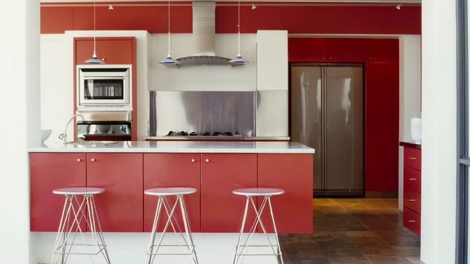 S úložnými prostory v kuchyni pomůže nejen kuchyňský ostrůvek