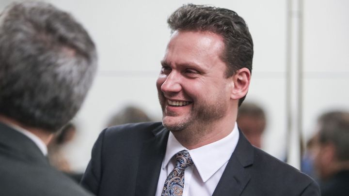 Vondráček lobboval za návrat Koněvovy desky. Hájil pozici ruské ambasády, říká Hřib