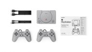 Nová konzole PlayStation Classic je zhruba o 45 procent menší než originál. Do prodeje přijde 3. prosince s maloobchodní cenou 89,99 dolaru (necelé 2000 korun). V balení budou dva ovladače a kabel HDMI pro připojení přístroje k televizi.