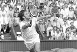 Navíc tady byl Wimbledon 1973. Na travnatém povrchu, který z mládí vůbec neznal, měl Kodeš dlouho problémy. V tomto ročníku ale přišla velká šance, kvůli neshodám mezi čerstvě vznikou organizací ATP a Mezinárodní federací ITF se z turnaje odhlásilo 81 hráčů včetně favoritů typu Smithe, Newcomba, Asheho nebo Rosewalla. Kodeš se stal nasazenou dvojkou a v Londýně si došel pro tenisovou nesmrtelnost.