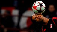 Při rozcvičce udivoval kouzelnickými kousky Brazilec Ronaldinho.