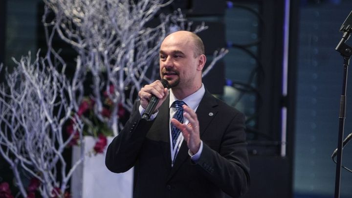 Zvolte nás a dáme vám 500 korun na dovolenou, slibuje ANO. Jsou zoufalí, říká hejtman