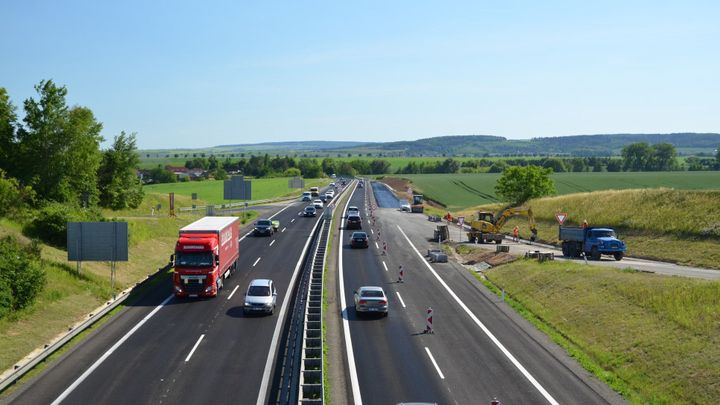 Komentář: Kdy bude benzin opravdu drahý? Až sundáme na dálnici nohu z plynu; Zdroj foto: ŘSD