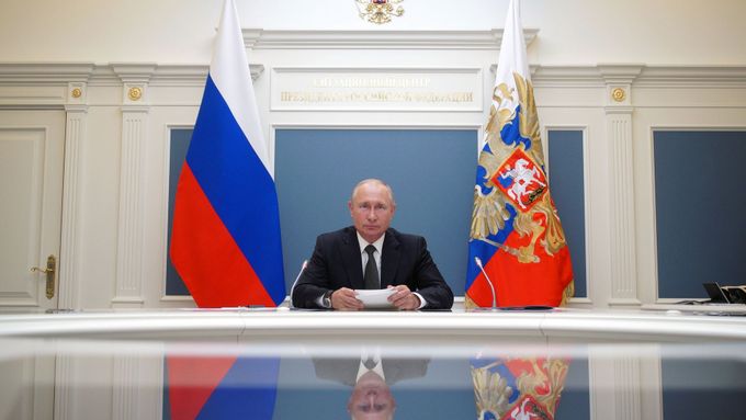 Vladimir Putin během videokonference v Moskvě.