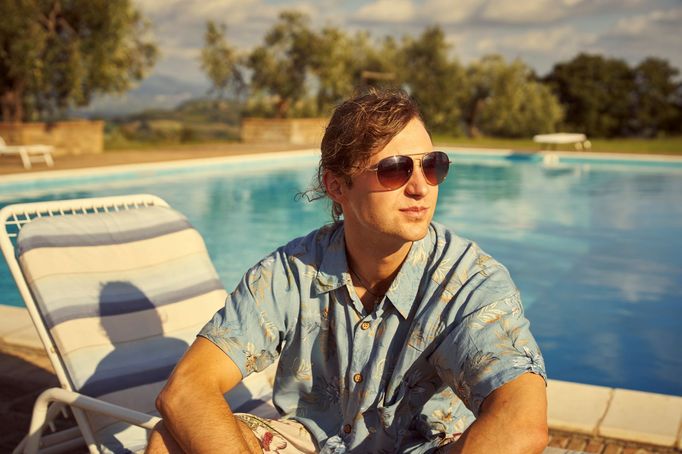 Desmond Eastwood jako Niall.