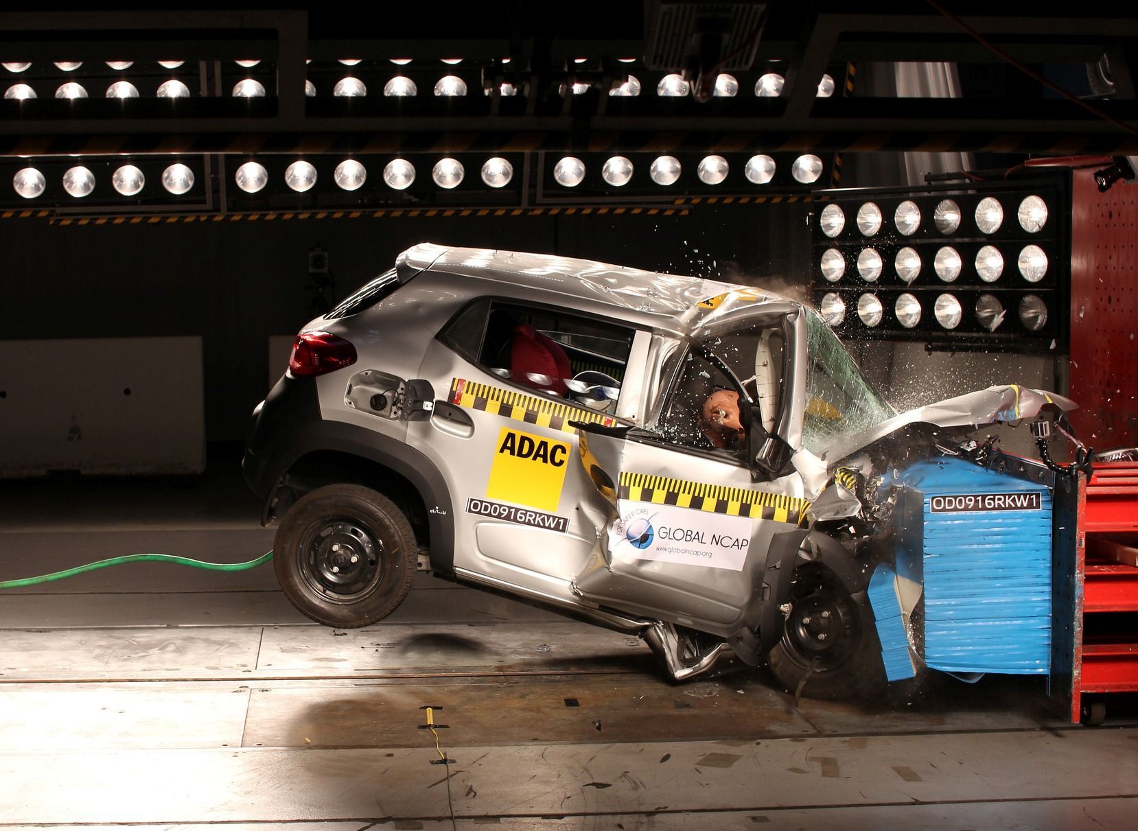 Crash test minivozy Indie-2016