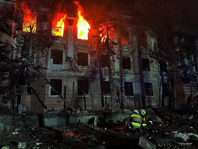 V noci Rusové bombardovali Mykolajiv raketami kalibr z lodí v Černém moři.