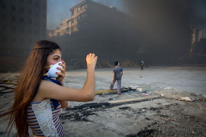 Reportáž. První cenu - Zlaté oko - získal MILAN JAROŠ z časopisu Respekt za sérii fotografií Istanbul, náměstí Taksim, 2013.