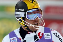 Rakouský lyžař Hirscher vybojoval také glóbus za slalom