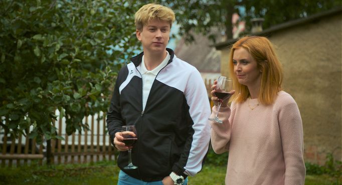 Adam Mišík jako Filip a Martina Babišová coby Kristýna.