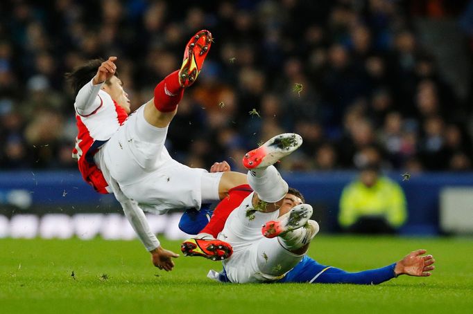 Soccer Football - Premier League - Everton v Arsenal - Goodison Park, Liverpool, Britain - December 6, 2021  Arsenal's Takehiro Tomiyasu in action with Everton's Ben Godf