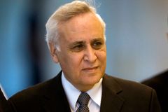 Bývalého izraelského prezidenta Kacava propustili z vězení, odseděl si trest za znásilnění