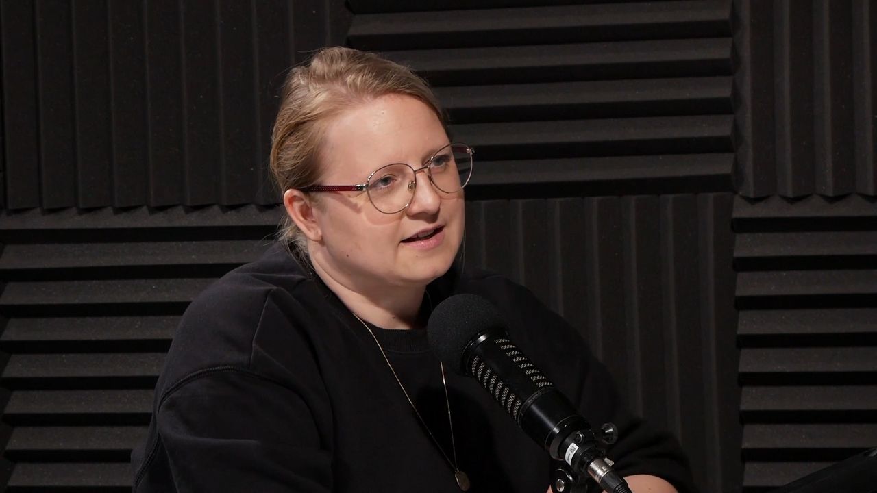 Steh pro manžela. Už se to snad neděje, popisuje bezohledný zákrok porodní asistentka