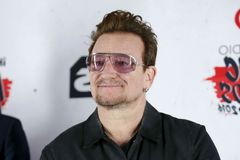 Bono vyhrál cenu "Žena roku". Časopis ho ocenil za pomoc nejchudším ženám světa