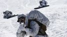 U.S. marines (front and L) and a South Korean marine attend a winter military drill in Pyeongchang, about 180 km (112 miles) east of Seoul February 7, 2013. North Korea has vowed to conduct more rocket and nuclear tests in response to a U.N. censure for its launch of a long-range missile launch in December. On Tuesday, it vowed "stronger" but unspecified actions in addition to the test. REUTERS/Lee Jae-Won (SOUTH KOREA - Tags: MILITARY) Published: Úno. 7, 2013, 9:54 dop.