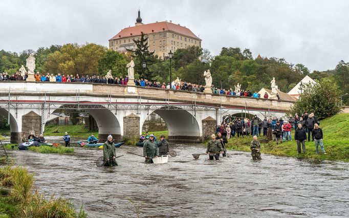 Roman Franc fotí skupinový portrét, Náměšť nad Oslavou, 5. října 2024