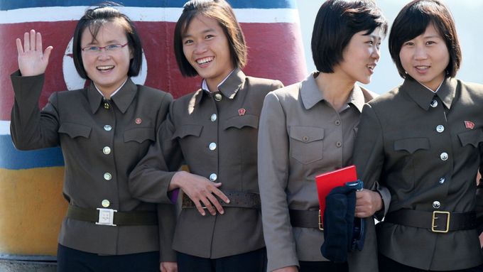 Severokorejské vojákyně u hranic s Čínou