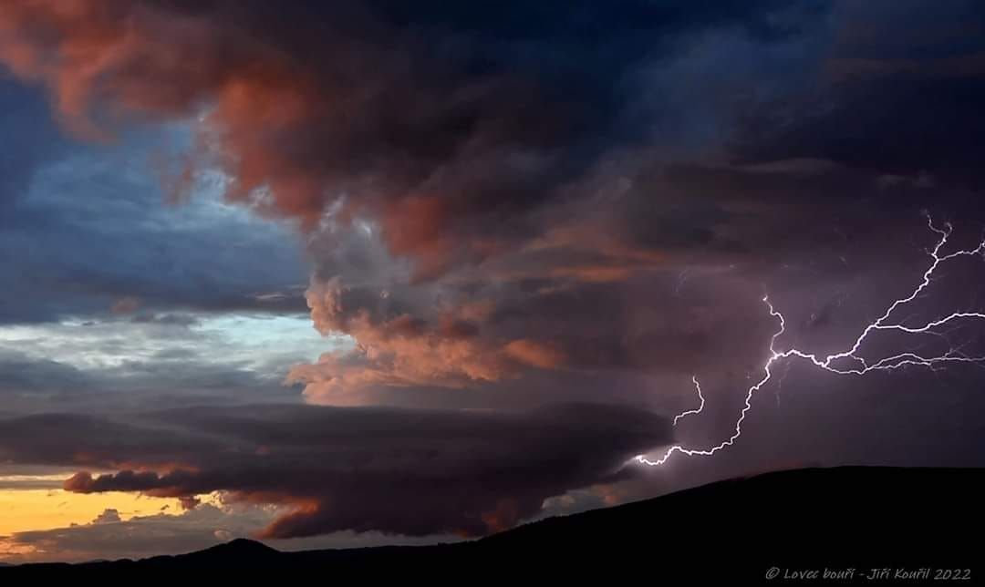 Jiří Kouřil lovec bouří bouřka supercela Ještěd