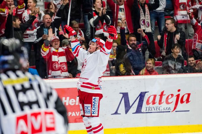 Zápas 9. kola hokejové extraligy mezi týmy HC Oceláři Třinec a HC Kometa Brno.