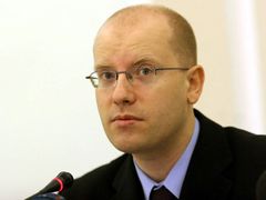 Stínový ministr financí za ČSSD Bohuslav Sobotka: Máme vlastní recept pro boj s krizí.