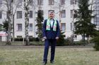 Vitalij Zubenko (45), právník ze Stavropolu, podporuje ekonoma a Putinova kritika Grigorije Javlinského. "Za poslední čtyři roky se skutečné příjmy snižují. Pár lidí se má možná lépe, ale celkově - populace, země, podnikatelé - je to jen o přežití. Musíme změnit ústavu, aby se moc už nikdy nesoustředila v rukou jediné osoby."