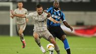 Davit Chočolava a Romelu Lukaku v semifinále Evropské ligy Inter Milán - Šachtar Doněck