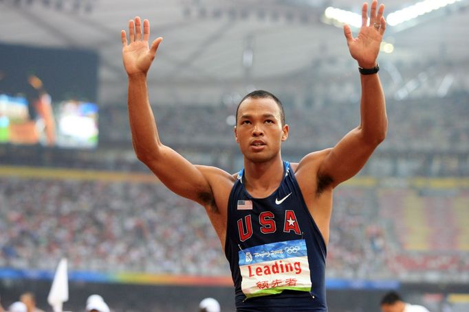 Americký desetibojař Bryan Clay na olympiádě v Pekingu vystřídal na světovém vícebojařském trůnu českého rekordmana Romana Šebrleho.