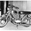 Fotografie z knihy Jawa – The Forever Bike autora Adila Jal Darukhanawaly