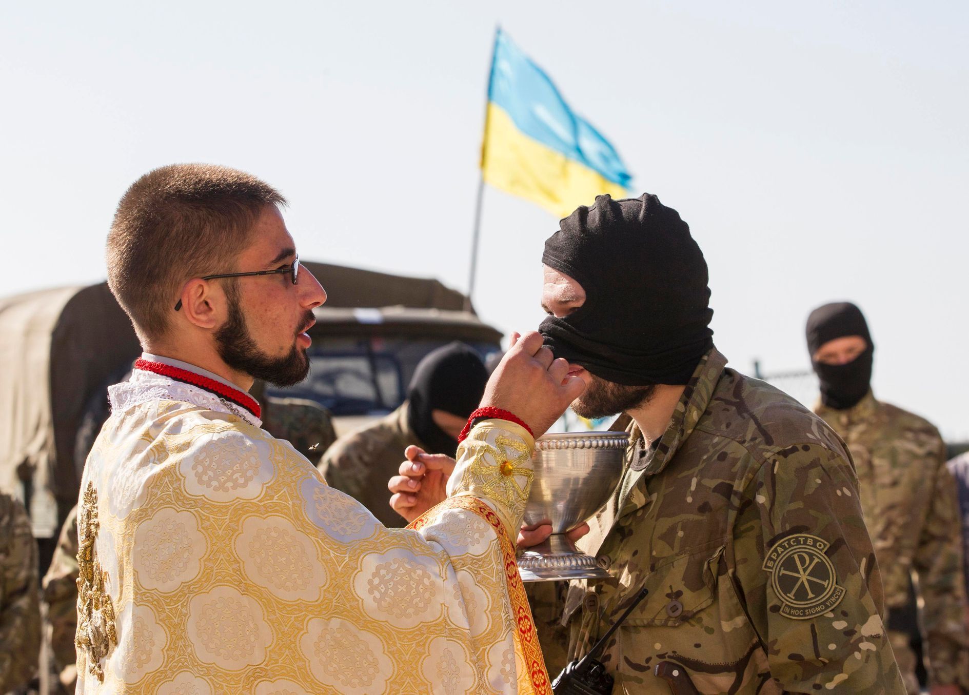 Ukrajina - Mariupol - dobrolvolníci pro bohoslužbě