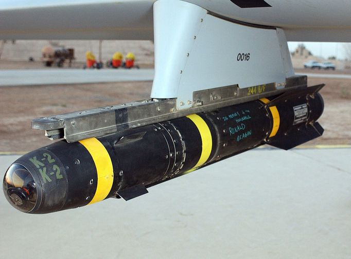 Střela AGM-114 Hellfire, kterou mohly být vyzbrojeny bezpilotní letouny MQ-1A Predator.