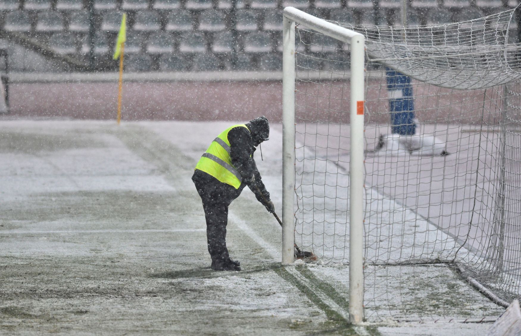 Fotbalové utkání 19. kola první ligy mezi Duklou a Spartou odložil sníh