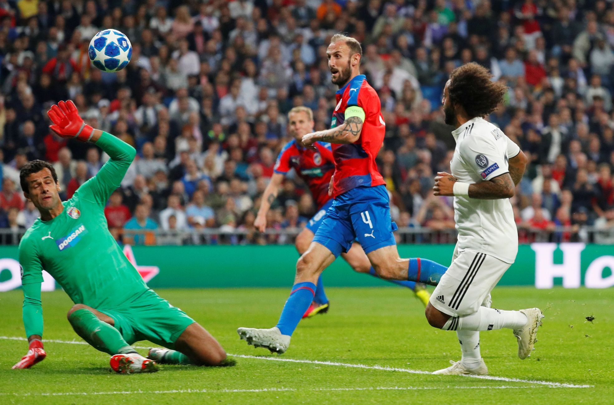 Marcelo dává gól v zápase Ligy mistrů Real Madrid - Viktoria Plzeň.