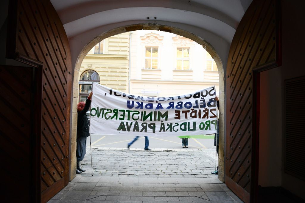 Zřiďte ministerstvo pro lidská práva