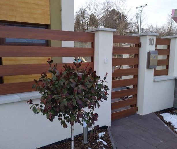 Model plotu RAND od českého výrobce NOVAVISIO je hliníkový a bezúdržbový, ale zároveň má i oblíbený a tradiční vzhled dřeva díky úpravě pomocí technologie Decoral.