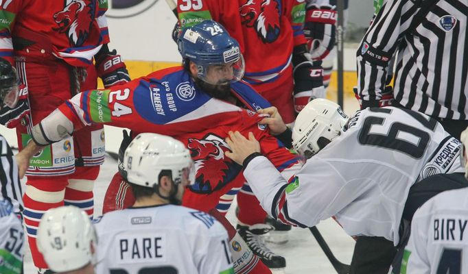 Lev Praha vs. Magnitogorsk, čtvrté finále KHL v O2 aréně (O´Byrne, Osala)