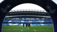 S kapacitou 53 400 fanoušků jde o šestý největší stadion v Anglii a desátý ve Velké Británii.