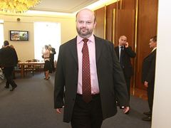 Exministr vnitra Martin Pecina se kandidatury na předsedu ČSSD vzdal ve prospěch Michala Haška 