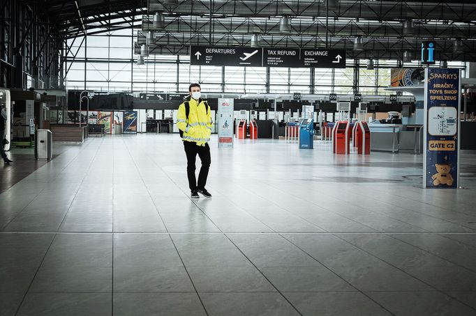 Letiště Václava Havla na pražské Ruzyni v době koronaviru (první obnovený let KLM z Amsterodamu)