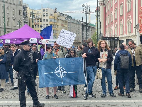 Momentka ze čtvrteční demonstrace na pražském náměstí Republiky za
urovnání vztahů mezi Českem a Ruskem.