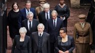 Na slavnostní ceremoniál do Svatojakubského paláce v Londýne dorazili i další bývalí premiéři země - Theresa Mayová, Tony Blair, David Cameron nebo Gordon Brown.