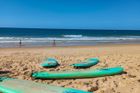 Pláž u algarvské metropole je vyhledávanou destinací surfařů. Místo je ale vhodné také pro úplné surfařské začátečníky. Lekce lze navíc absolvovat s českou lektorkou ze školy AMAR Surfing Academia.