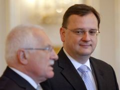 Petr Nečas a Václav Klaus: Copak asi chystá prezident, musí se ptát premiér a jeho bývalý stranický kolega.