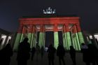 Braniborská brána v ruských barvách nebude, Berlín čelí kritice. Pietu lze vyjádřit i jinak, tvrdí